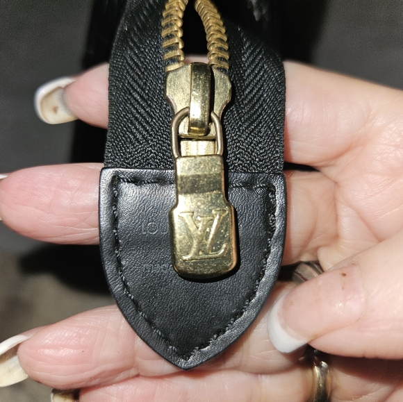 AUTHENTIC LOUIS VUITTON BLACK, 2 HANDLE SATCHEL BAG. ALMOST PERFECT. PHOTOS 📸 - Picture 9 of 11